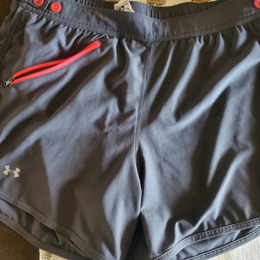 UNDERARMOUR  runners.